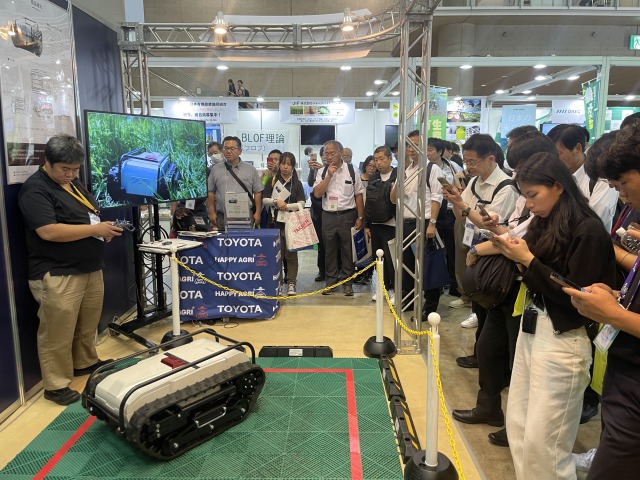 トヨタ自動車、「電動コンパクト草刈機」を農業WEEKで初公開　草刈りの負担軽減とSDGs実現へ